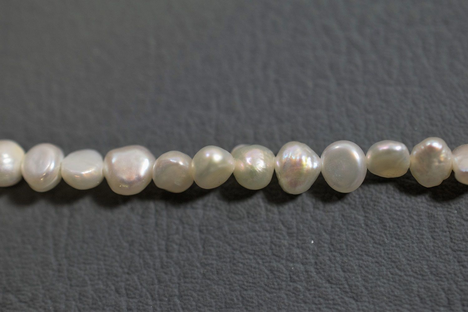 Süßwasserperlenstrang Weiß mit hohem Lüster in 4-4,5 mm